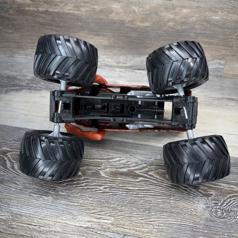 Monster Jam Zombie Diecast BKT Tires Monster Truck 1/24 Scale - Picture 6 of 13